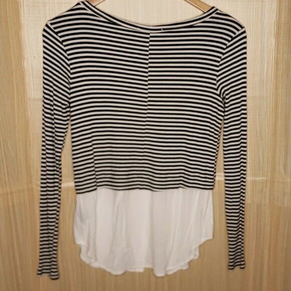 BKE Red Womens Striped Stretch Black White Layered Look Top Large - Picture 2 of 6